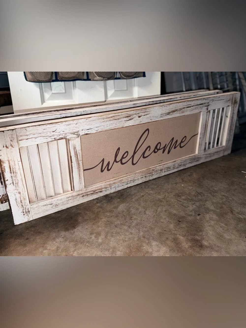 Mud Pie Rustic Welcome Sign in Beige and White